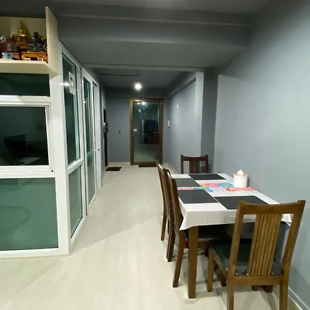 Phuket Vibe, City House, 7 Mins To Bts, City Center, Private Room In Sathon, Private Bathroom, Bangkok, Thailand