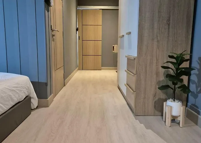 Phuket Vibe, House, 7 Mins To Bts, Center, Private In Sathon, Private Bathroom, Bangkok, Thailand