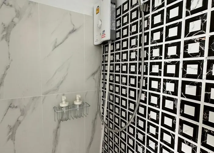 Phuket Vibe, House, 7 Mins To Bts, Center, Private In Sathon, Private Bathroom, Bangkok, Thailand 게스트하우스 방콕