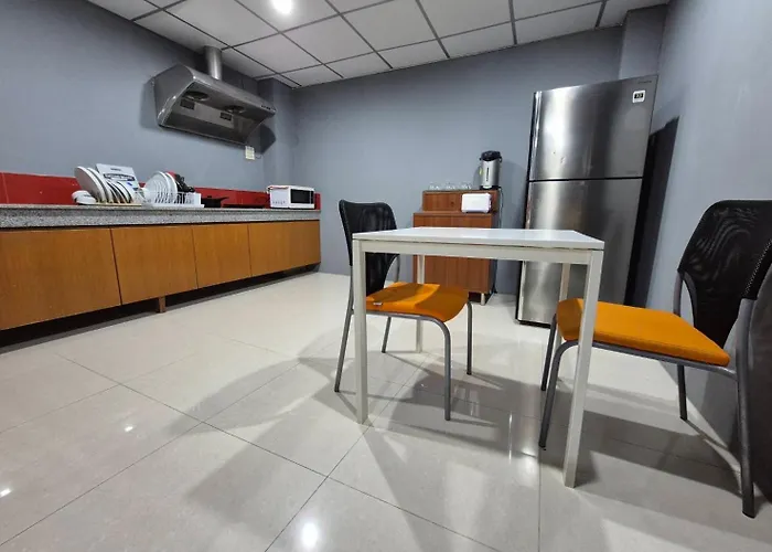 Phuket Vibe, House, 7 Mins To Bts, Center, Private In Sathon, Private Bathroom, Bangkok, Thailand 게스트하우스 방콕