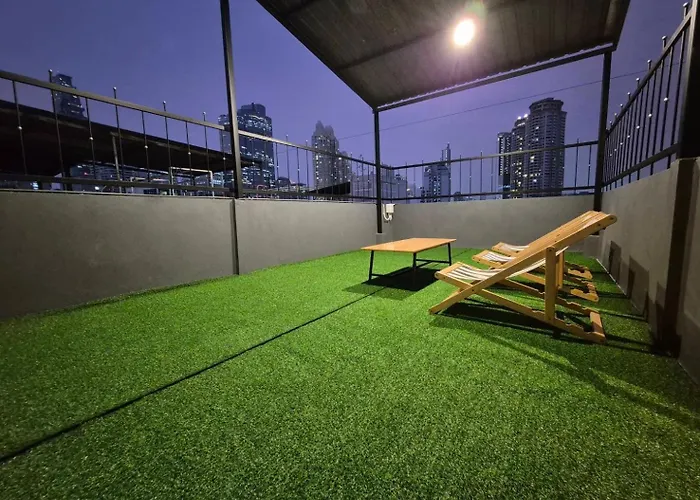 Phuket Vibe, House, 7 Mins To Bts, Center, Private In Sathon, Private Bathroom, Bangkok, Thailand 방콕