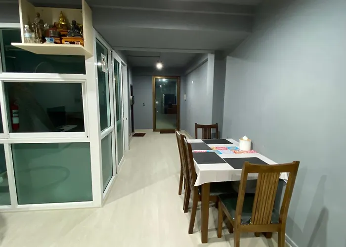 Phuket Vibe, House, 7 Mins To Bts, Center, Private In Sathon, Private Bathroom, Bangkok, Thailand 3* 방콕