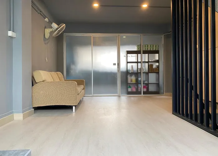Phuket Vibe, House, 7 Mins To Bts, Center, Private In Sathon, Private Bathroom, Bangkok, Thailand 게스트하우스 3*